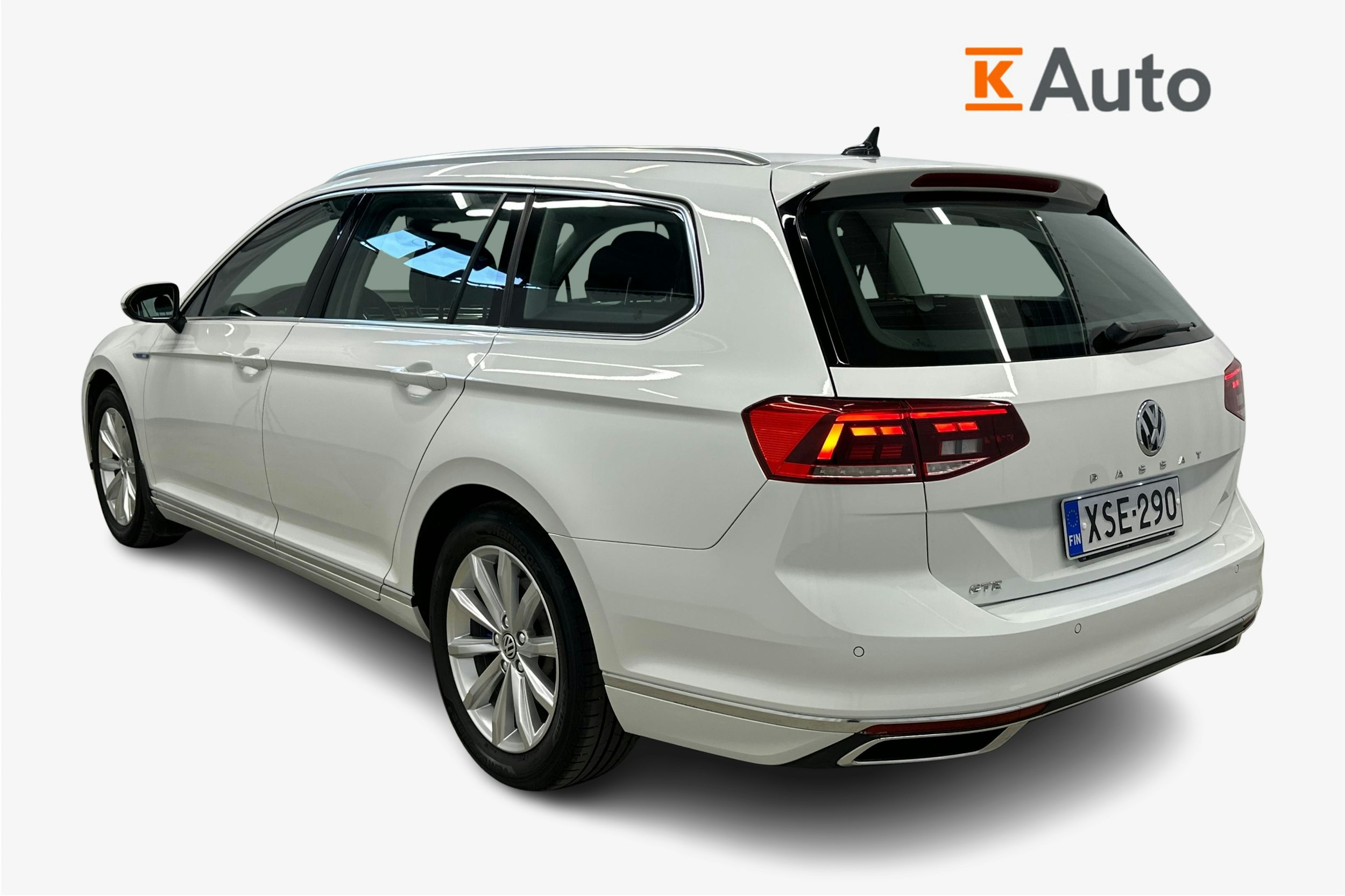 valkoinen Volkswagen Passat 2020 kuva 2.