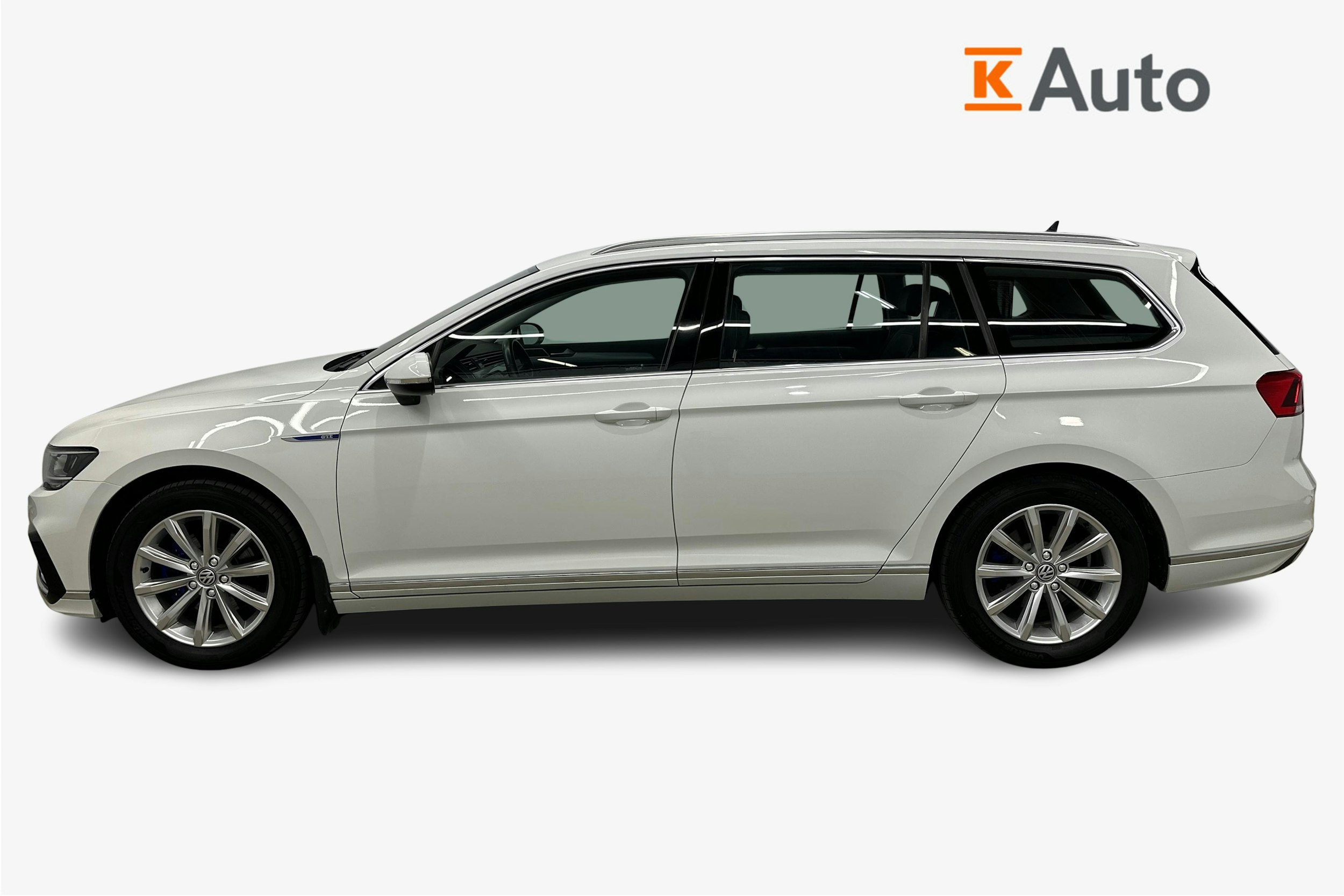valkoinen Volkswagen Passat 2020 kuva 6.