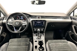 valkoinen Volkswagen Passat 2020 kuva 9.