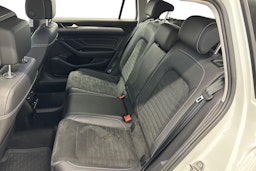 valkoinen Volkswagen Passat 2020 kuva 10.
