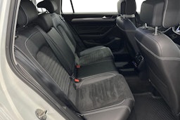 valkoinen Volkswagen Passat 2020 kuva 11.