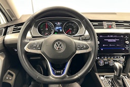 valkoinen Volkswagen Passat 2020 kuva 15.