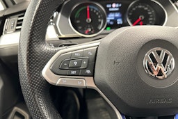 valkoinen Volkswagen Passat 2020 kuva 16.