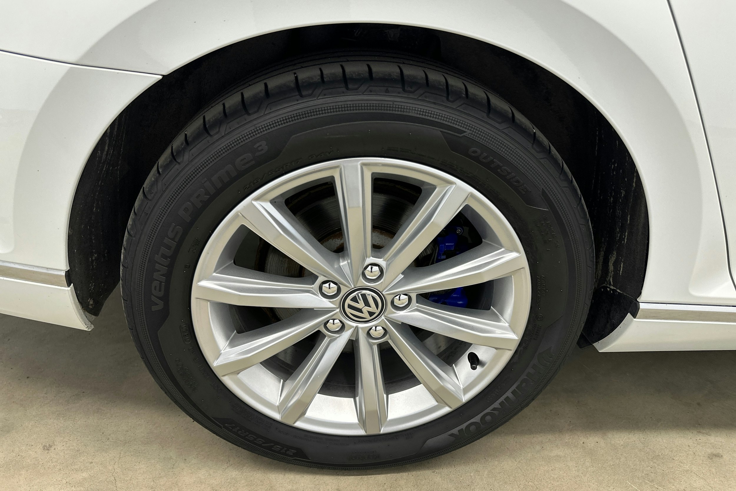 valkoinen Volkswagen Passat 2020 kuva 26.