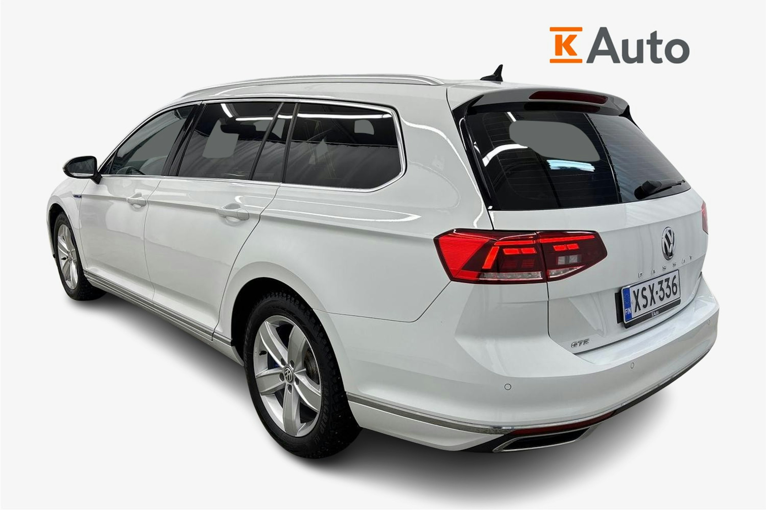 valkoinen Volkswagen Passat 2020 kuva 2.