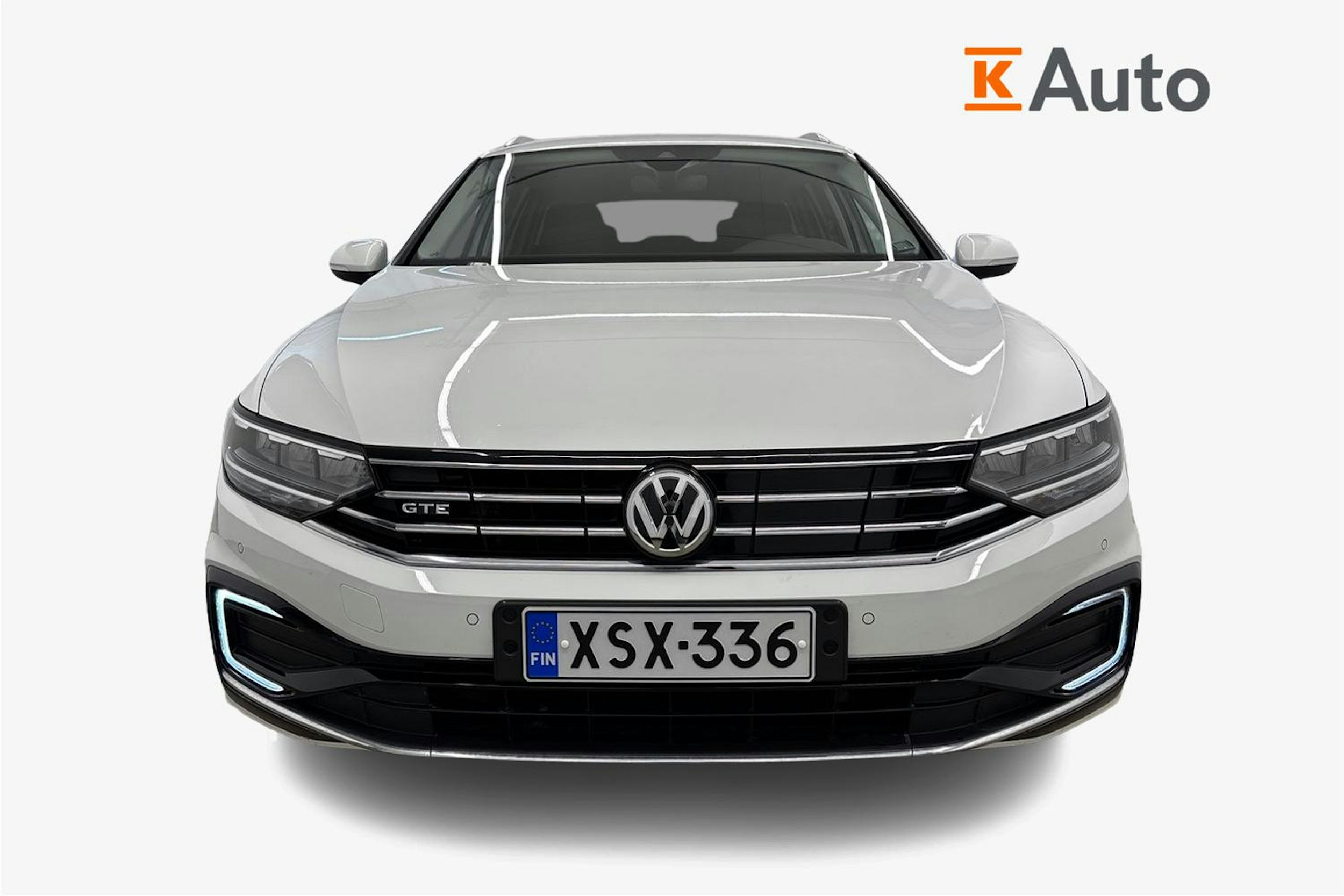 valkoinen Volkswagen Passat 2020 kuva 5.