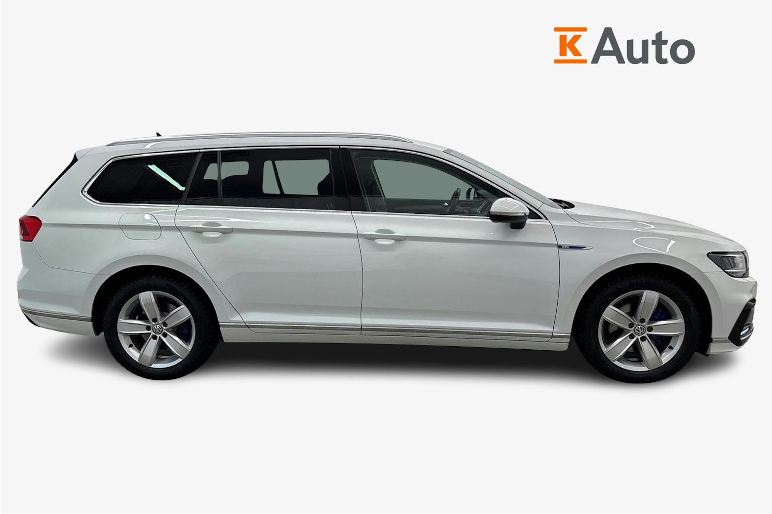 valkoinen Volkswagen Passat 2020 kuva 6.