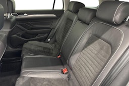 valkoinen Volkswagen Passat 2020 kuva 10.