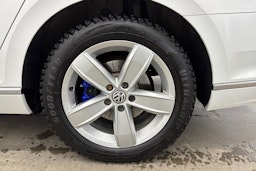 valkoinen Volkswagen Passat 2020 kuva 13.