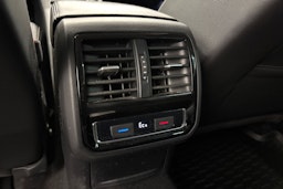 valkoinen Volkswagen Passat 2020 kuva 15.