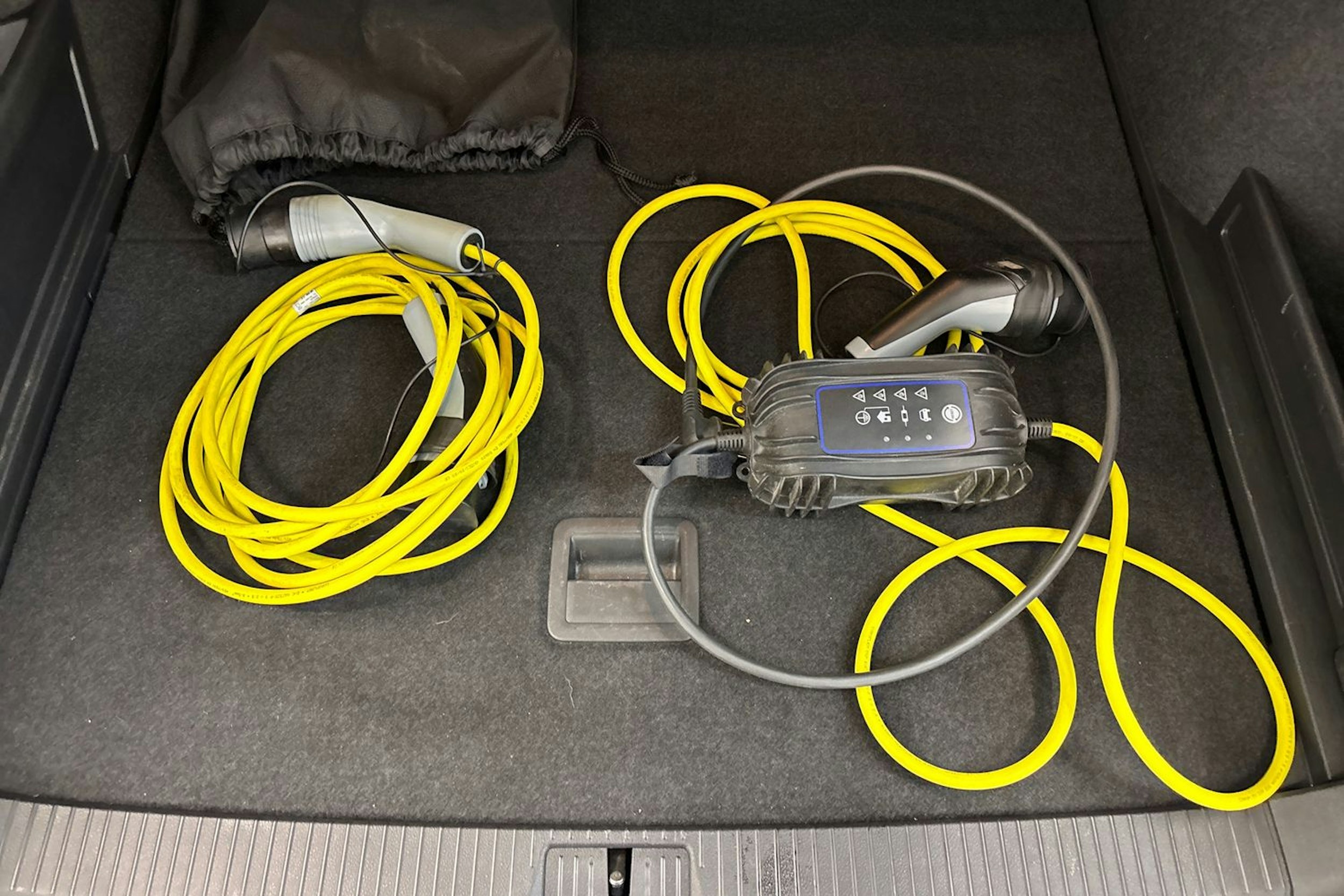 valkoinen Volkswagen Passat 2020 kuva 17.