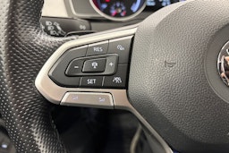 valkoinen Volkswagen Passat 2020 kuva 20.