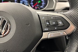 valkoinen Volkswagen Passat 2020 kuva 21.