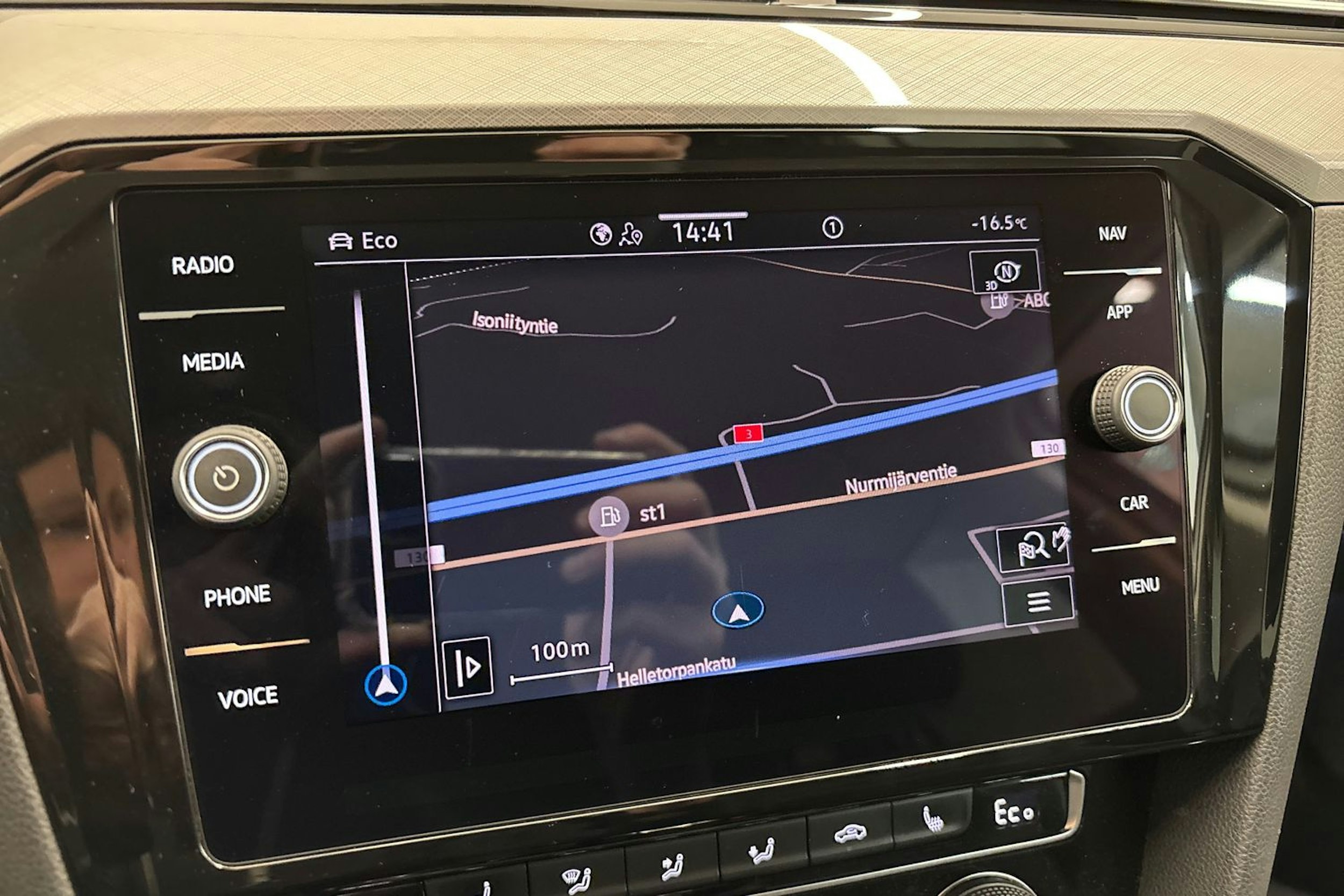 valkoinen Volkswagen Passat 2020 kuva 23.