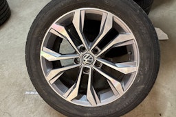 valkoinen Volkswagen Passat 2020 kuva 30.