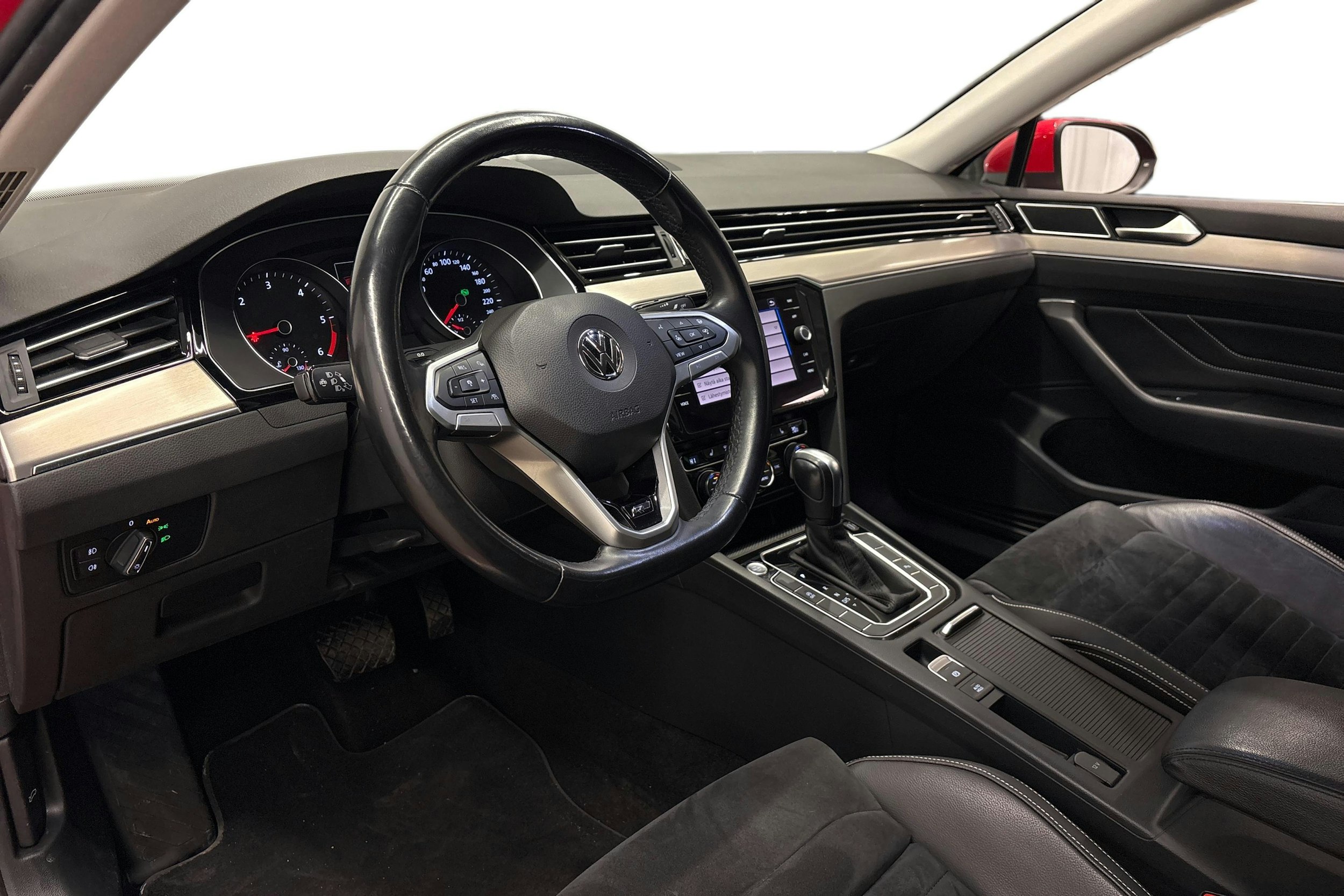 punainen Volkswagen Passat 2020 kuva 7.