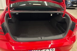 punainen Volkswagen Passat 2020 kuva 13.