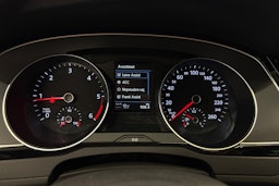 punainen Volkswagen Passat 2020 kuva 16.