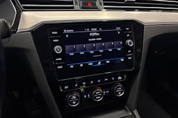 punainen Volkswagen Passat 2020 kuva 19.