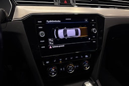 punainen Volkswagen Passat 2020 kuva 20.