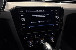 punainen Volkswagen Passat 2020 kuva 22.