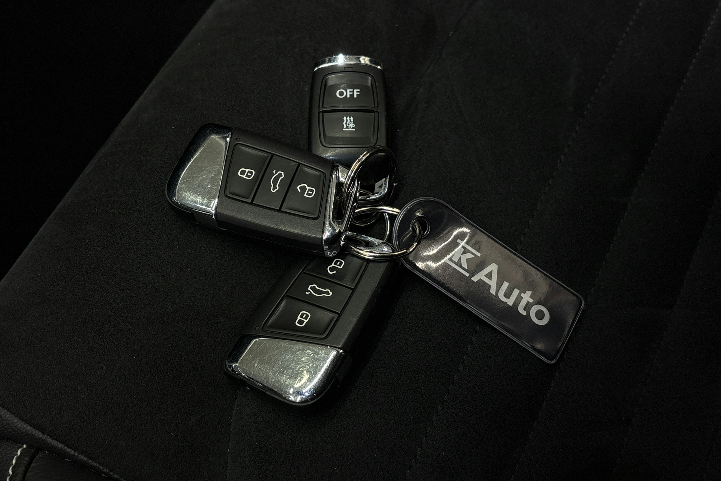 punainen Volkswagen Passat 2020 kuva 24.