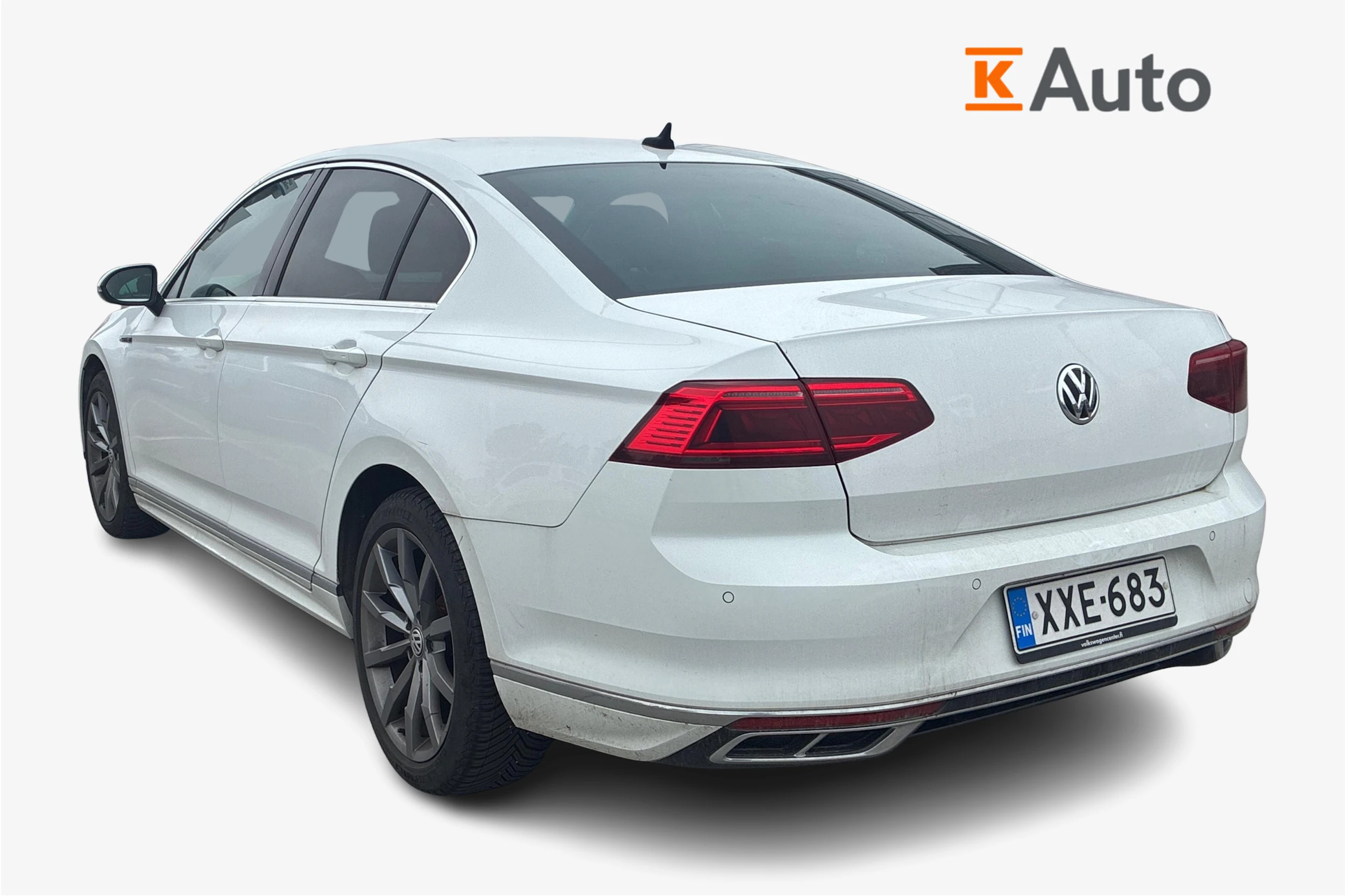 valkoinen Volkswagen Passat 2020 kuva 2.