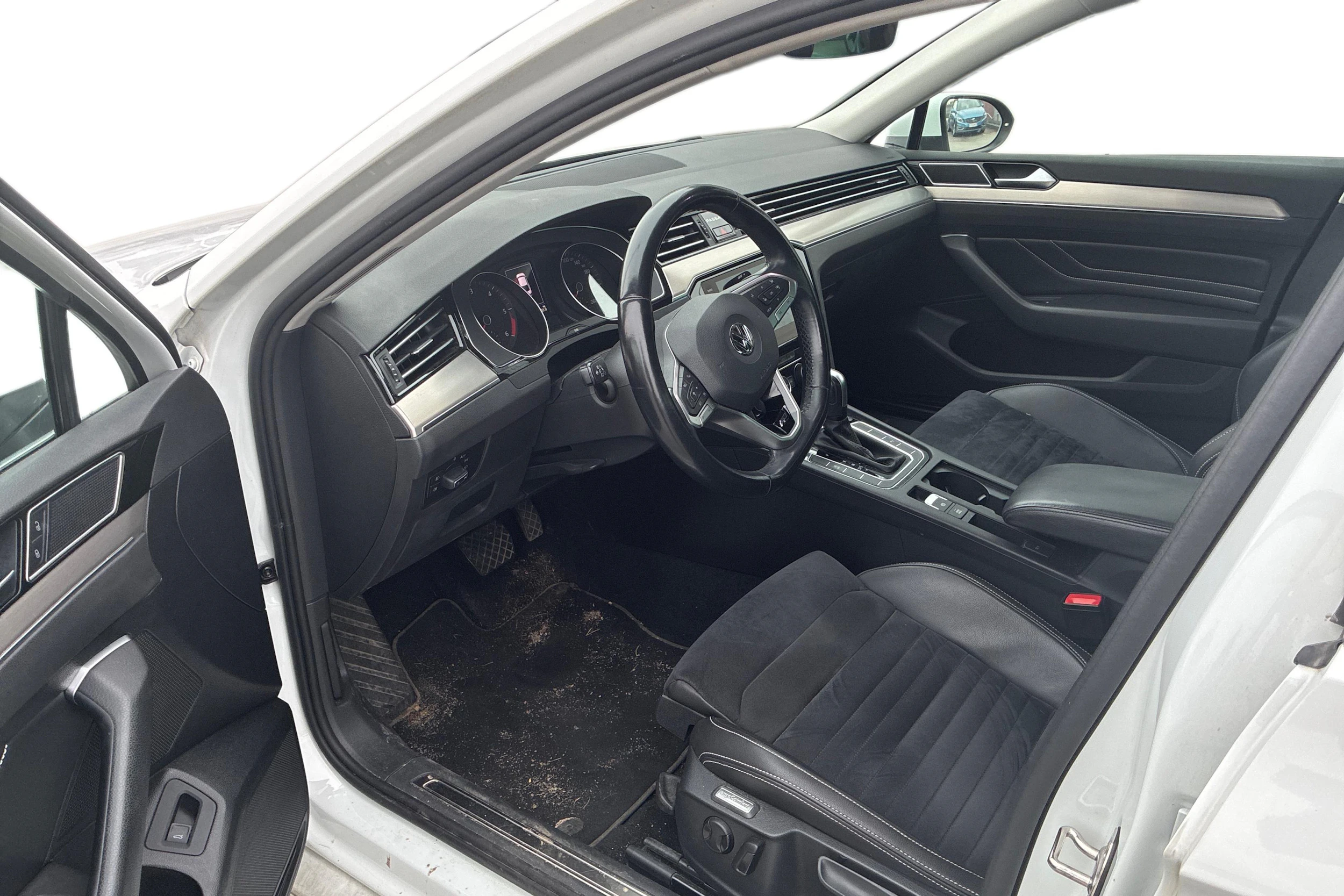 valkoinen Volkswagen Passat 2020 kuva 3.