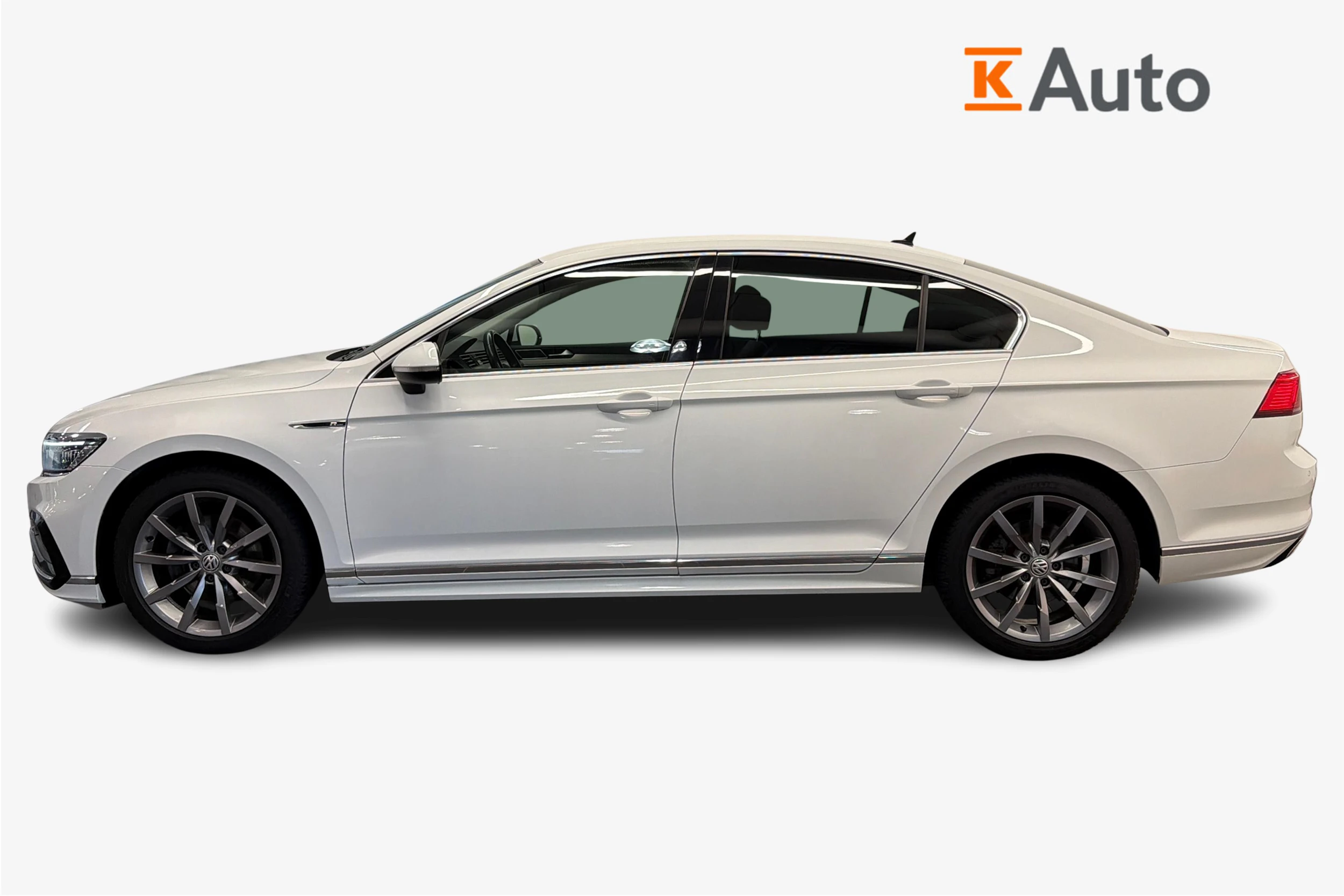 valkoinen Volkswagen Passat 2020 kuva 5.