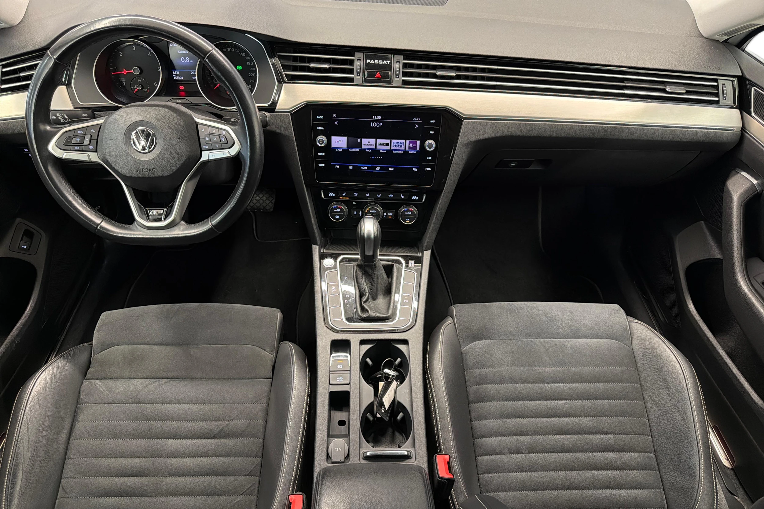 valkoinen Volkswagen Passat 2020 kuva 7.