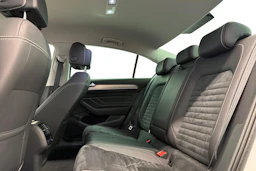 valkoinen Volkswagen Passat 2020 kuva 8.