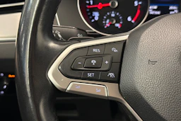 valkoinen Volkswagen Passat 2020 kuva 17.