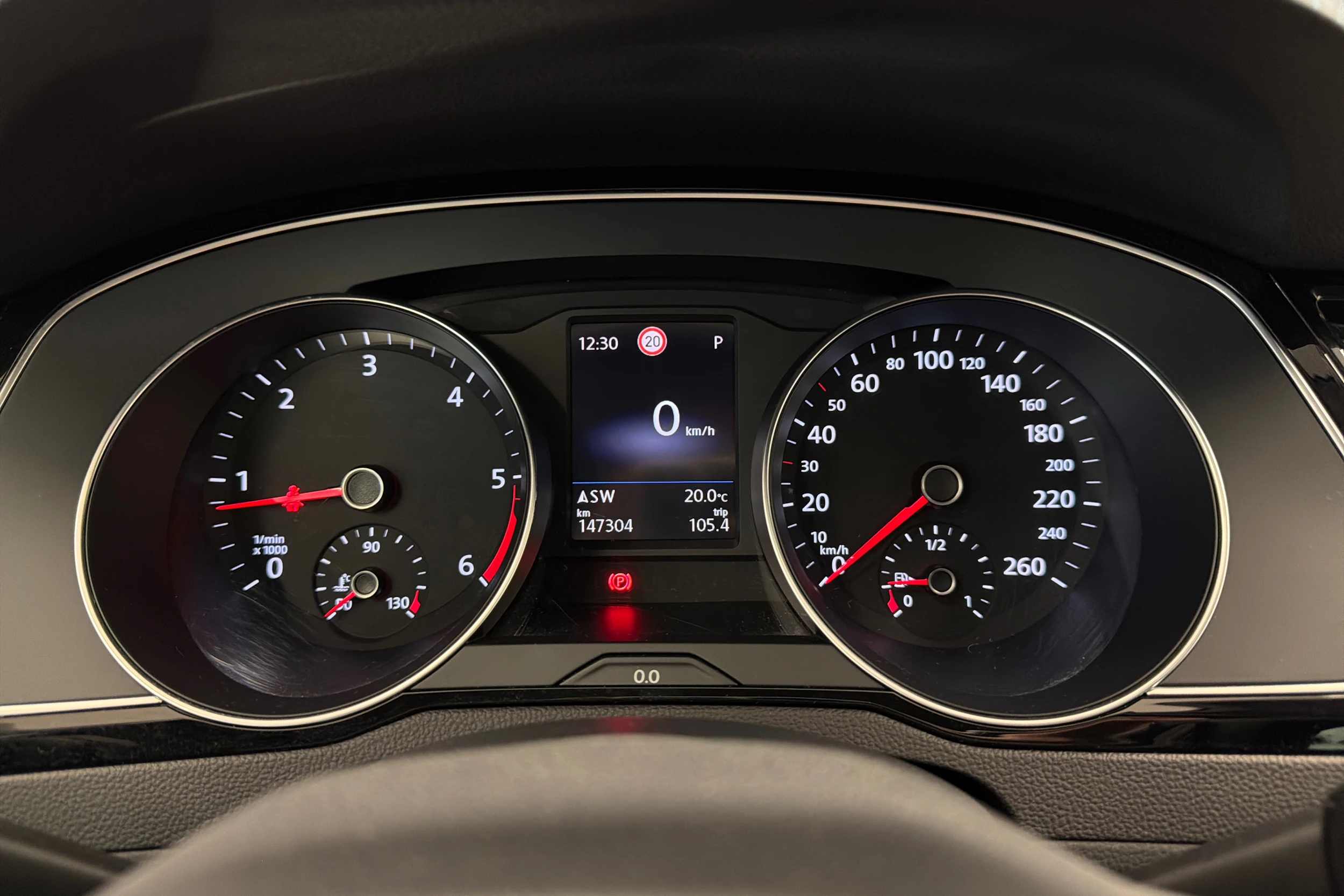 valkoinen Volkswagen Passat 2020 kuva 19.