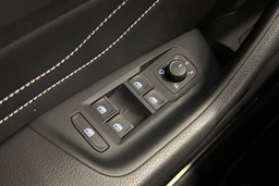 valkoinen Volkswagen Passat 2020 kuva 21.