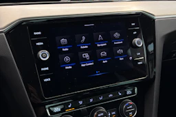 valkoinen Volkswagen Passat 2020 kuva 24.