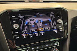 valkoinen Volkswagen Passat 2020 kuva 25.
