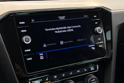 valkoinen Volkswagen Passat 2020 kuva 26.
