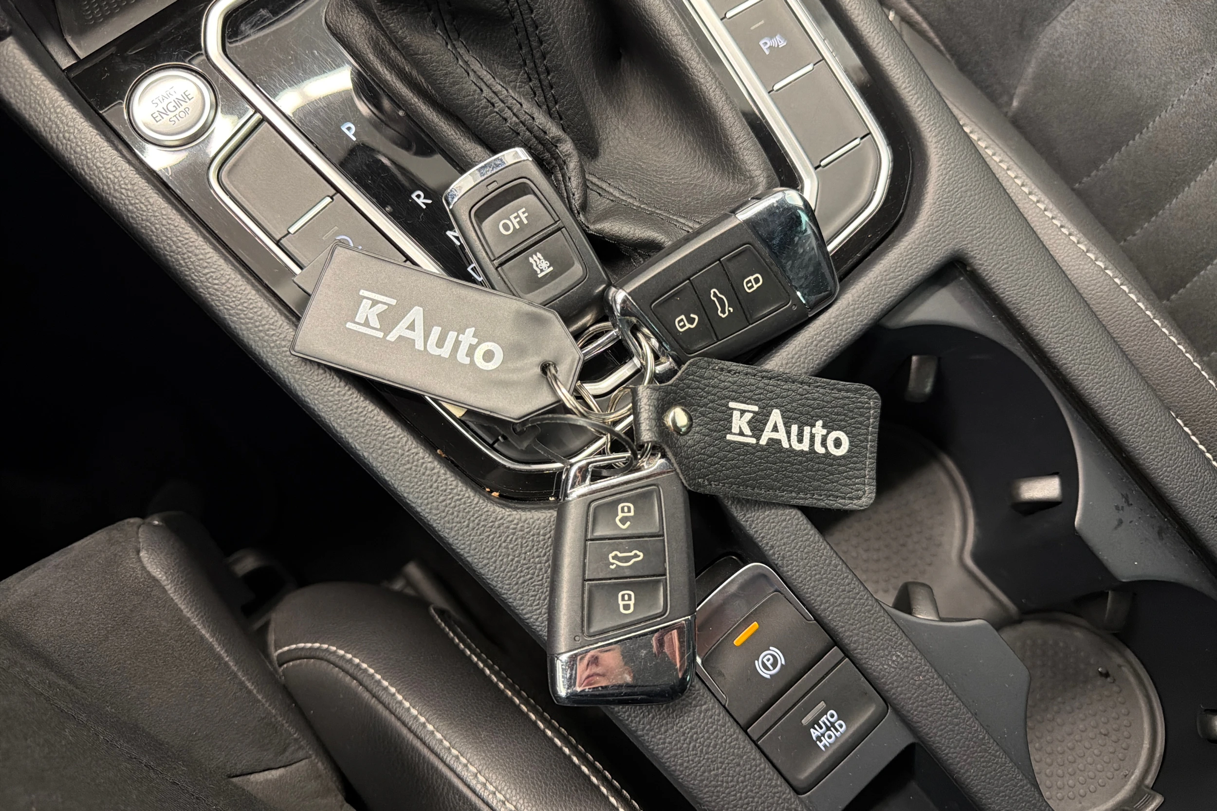 valkoinen Volkswagen Passat 2020 kuva 31.