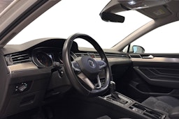 valkoinen Volkswagen Passat 2020 kuva 3.