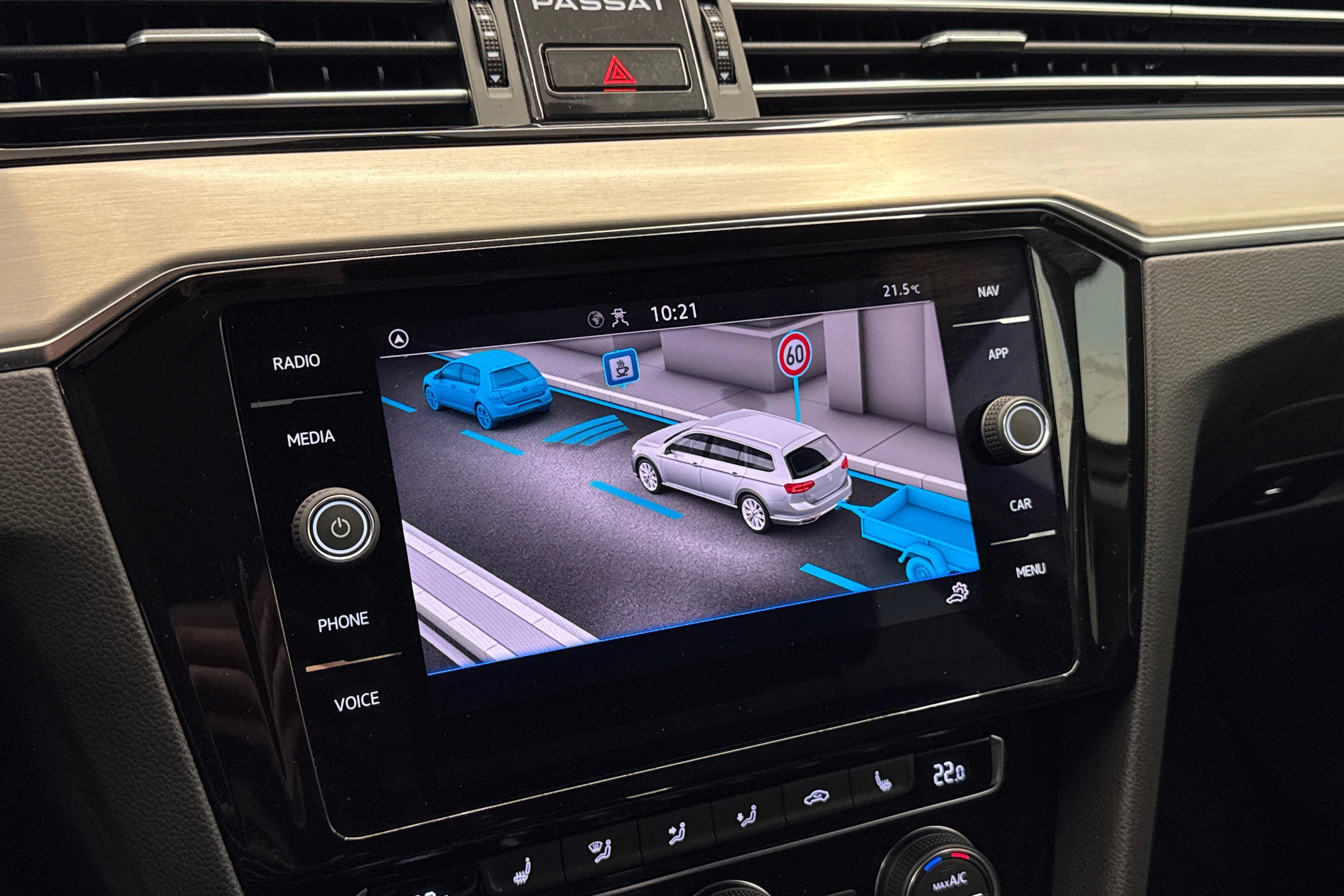 valkoinen Volkswagen Passat 2020 kuva 31.