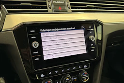 valkoinen Volkswagen Passat 2020 kuva 32.