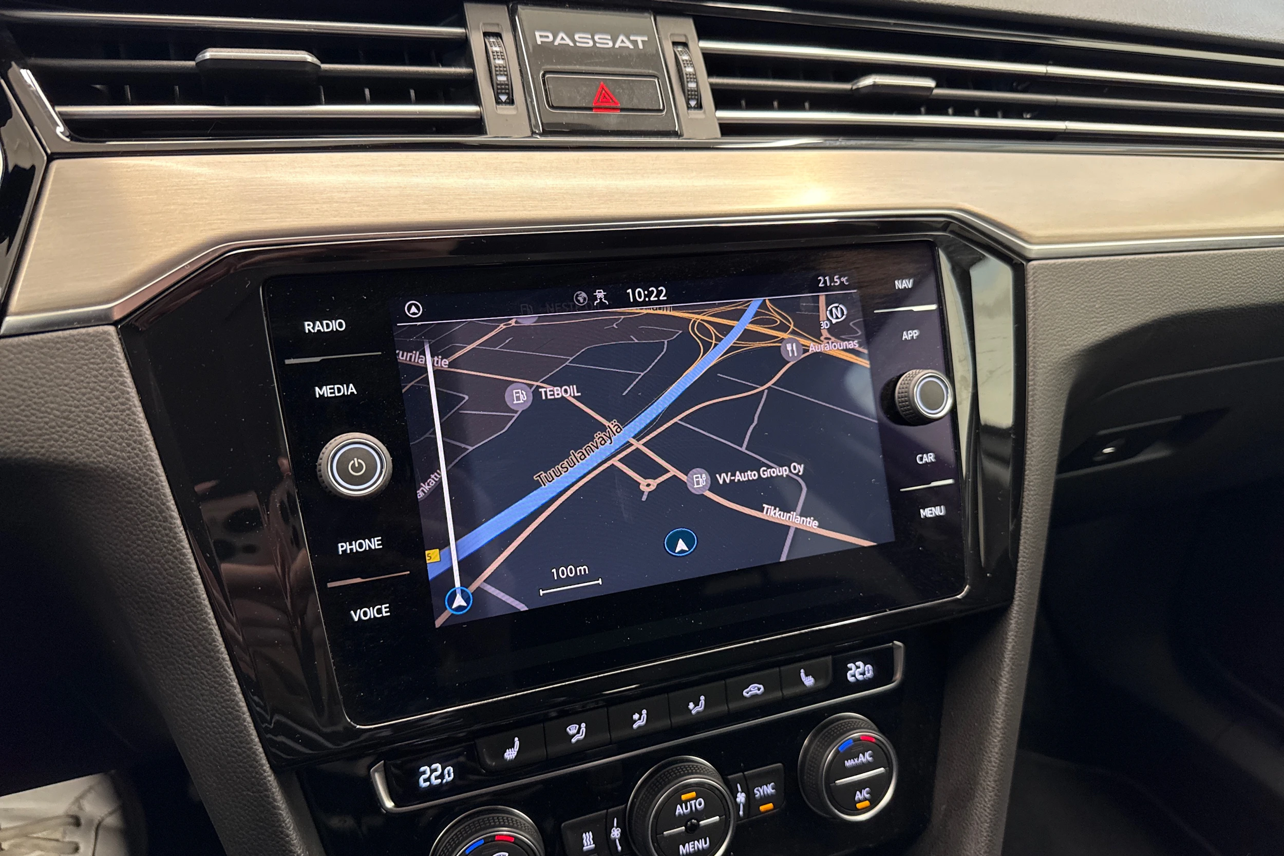 valkoinen Volkswagen Passat 2020 kuva 34.