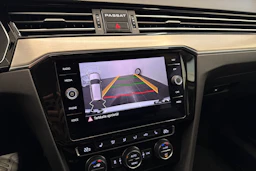 valkoinen Volkswagen Passat 2020 kuva 37.