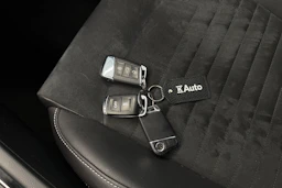 valkoinen Volkswagen Passat 2020 kuva 39.