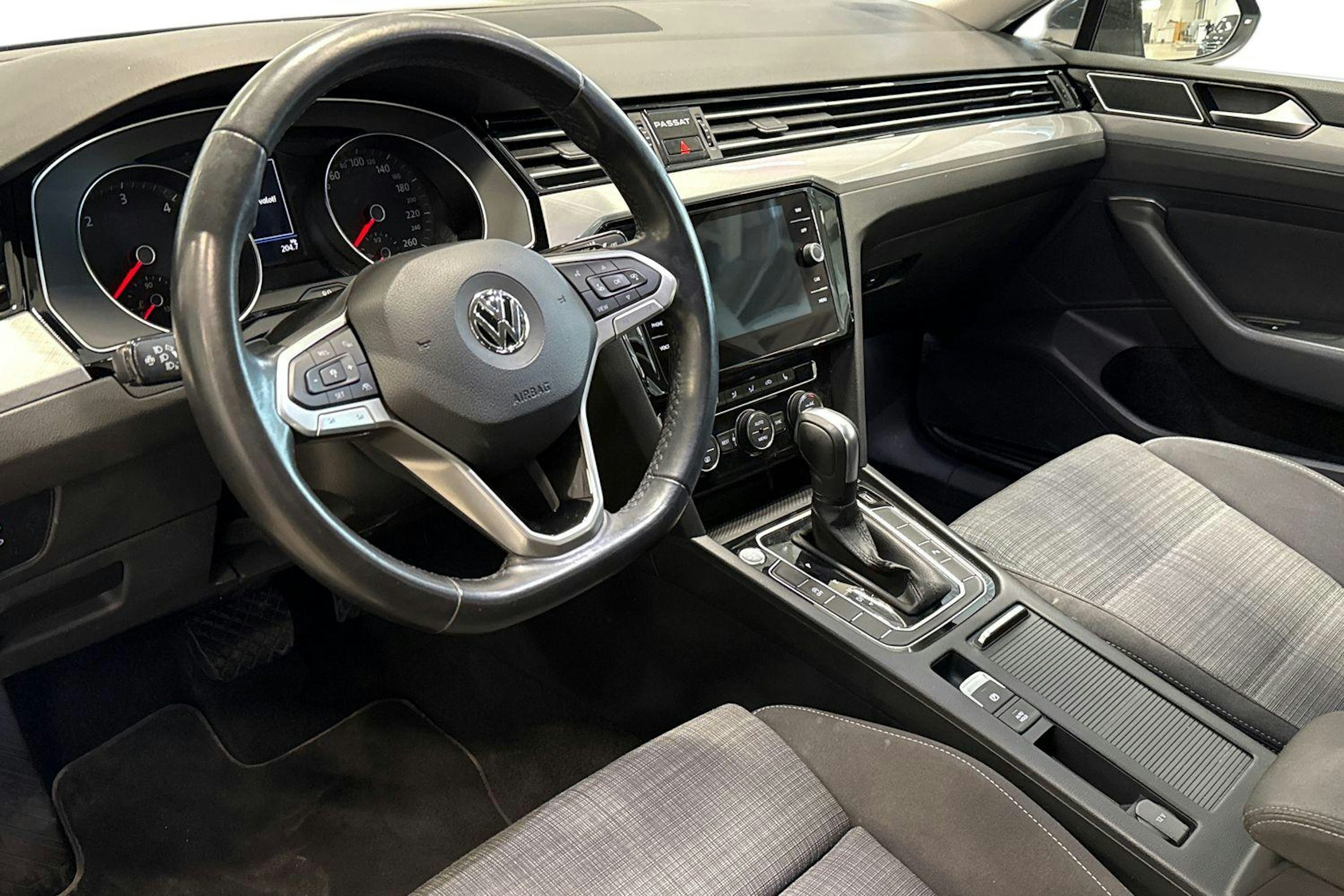 harmaa Volkswagen Passat 2020 kuva 7.