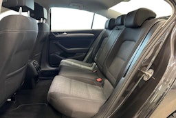 harmaa Volkswagen Passat 2020 kuva 10.