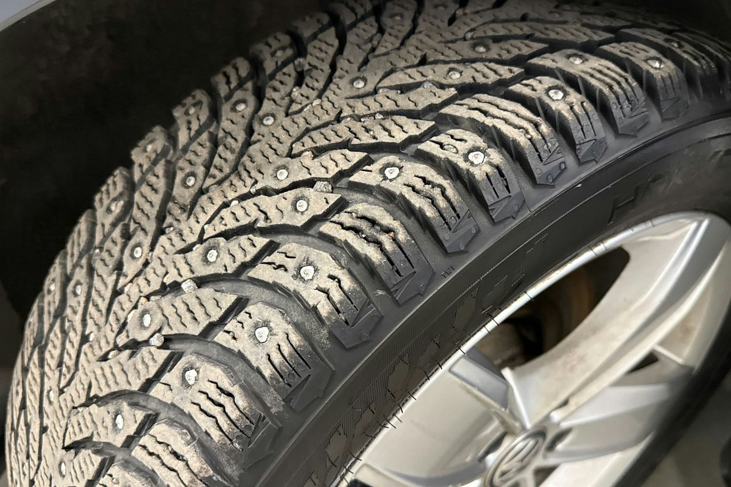 harmaa Volkswagen Passat 2020 kuva 13.