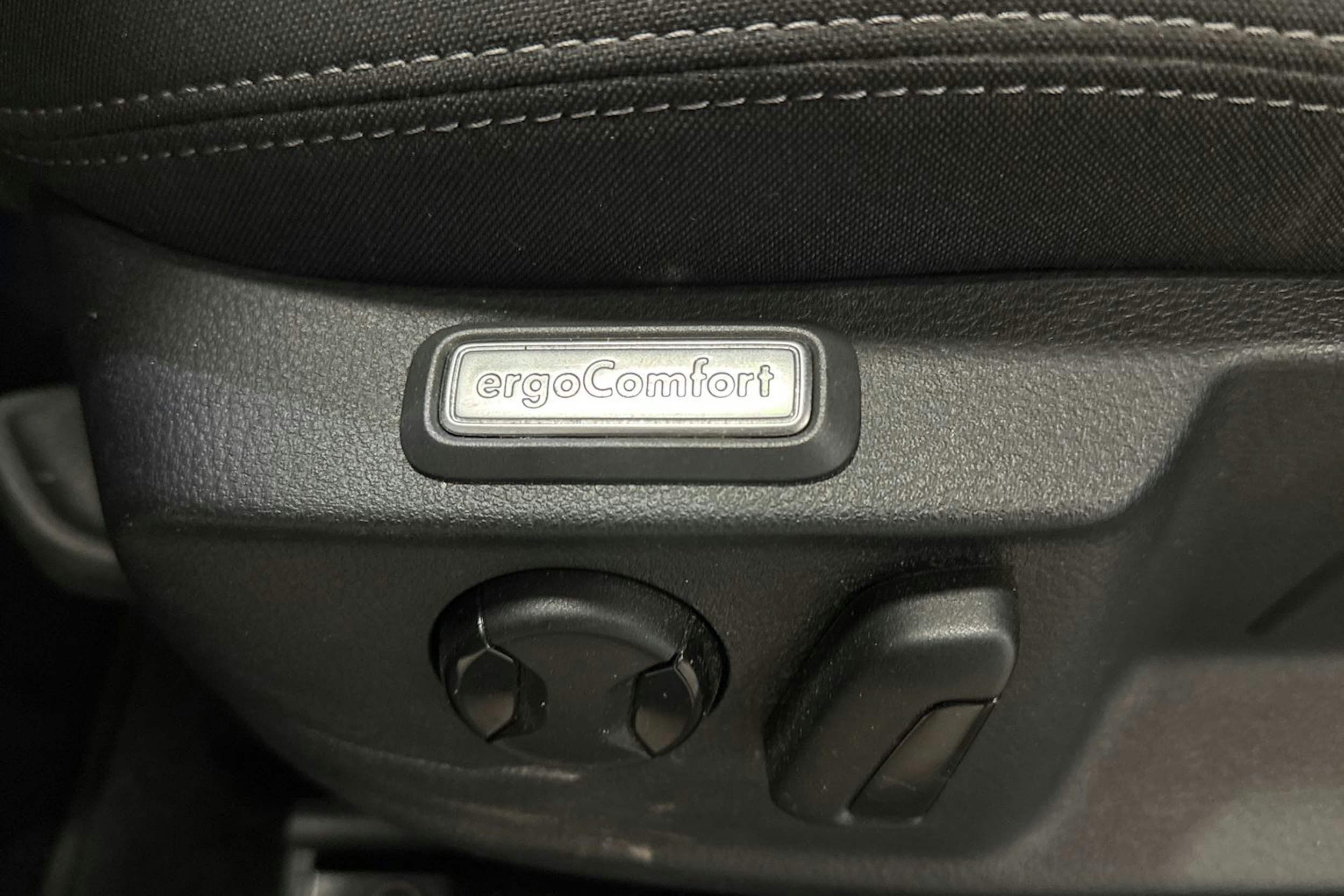 harmaa Volkswagen Passat 2020 kuva 18.