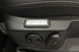 harmaa Volkswagen Passat 2020 kuva 18.