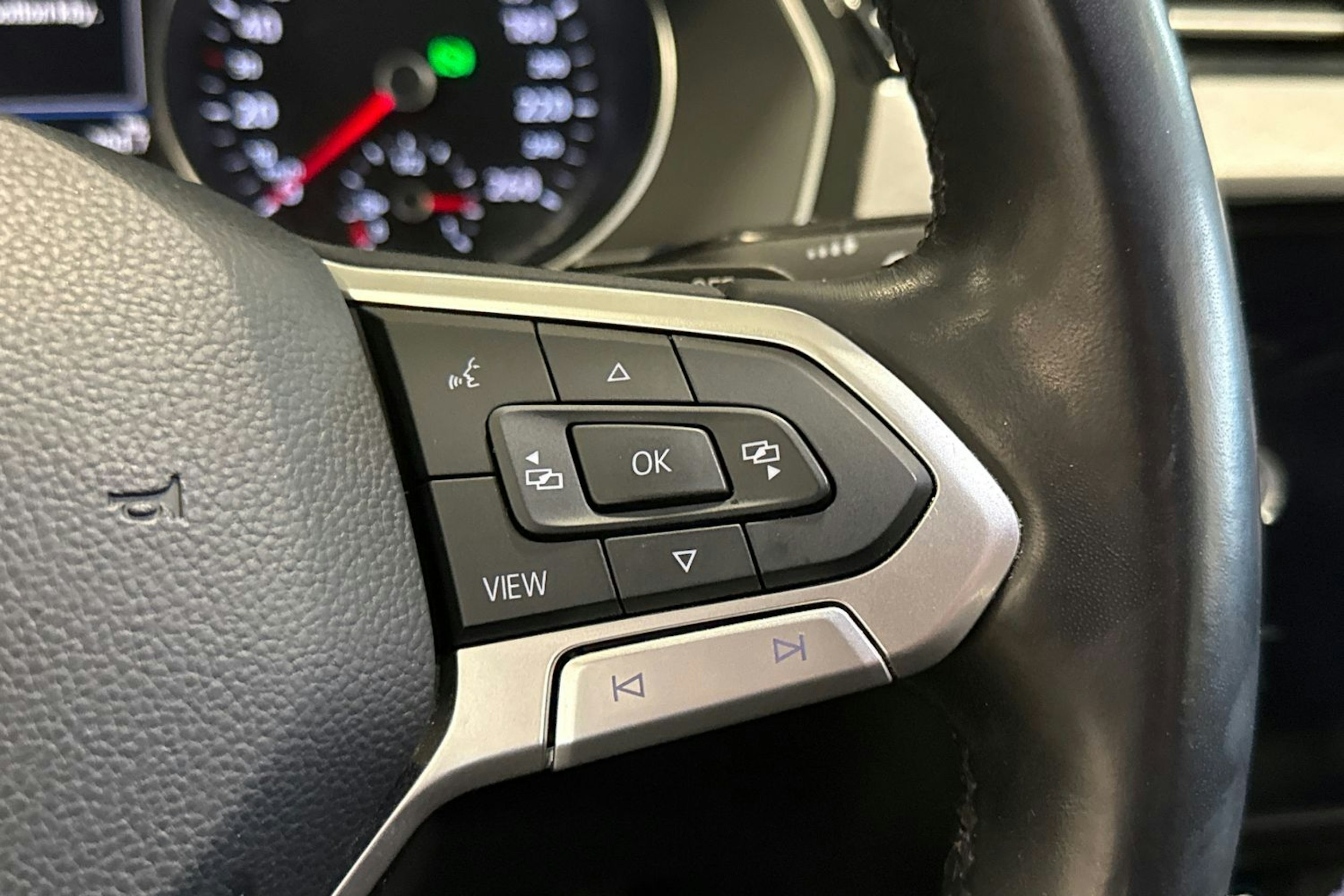 harmaa Volkswagen Passat 2020 kuva 22.